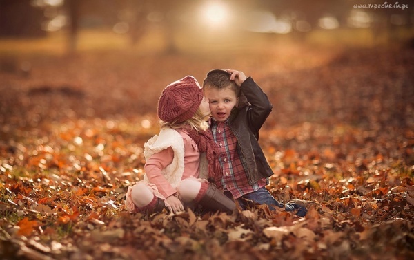215235_jesien_park_liscie_dzieci.jpg