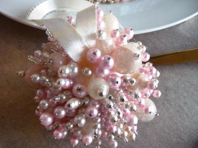 Original_Christmas-Ornament-attaching-ribbon_s4x3_lead (400x300, 23Kb)