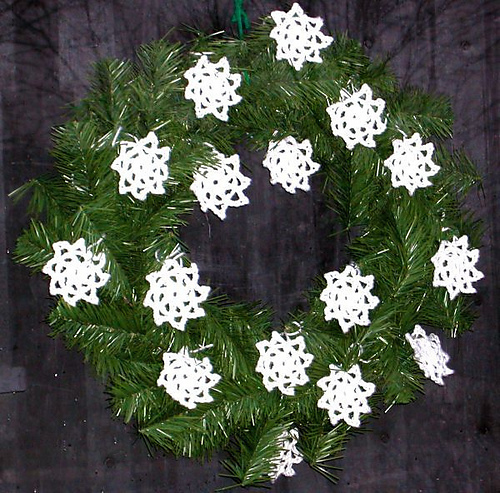 52251961_1260454008_snowflakewreath600x592pb260022_medium.jpg