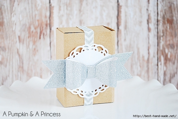 Silver-Paper-Bow-with-Brown-Paper-Package (640x428, 174Kb)