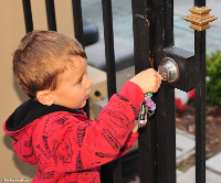 D3R_9994-ryan-keys-gate.jpg