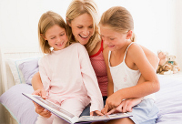 mom_girls_read_13014046_2_H.jpg